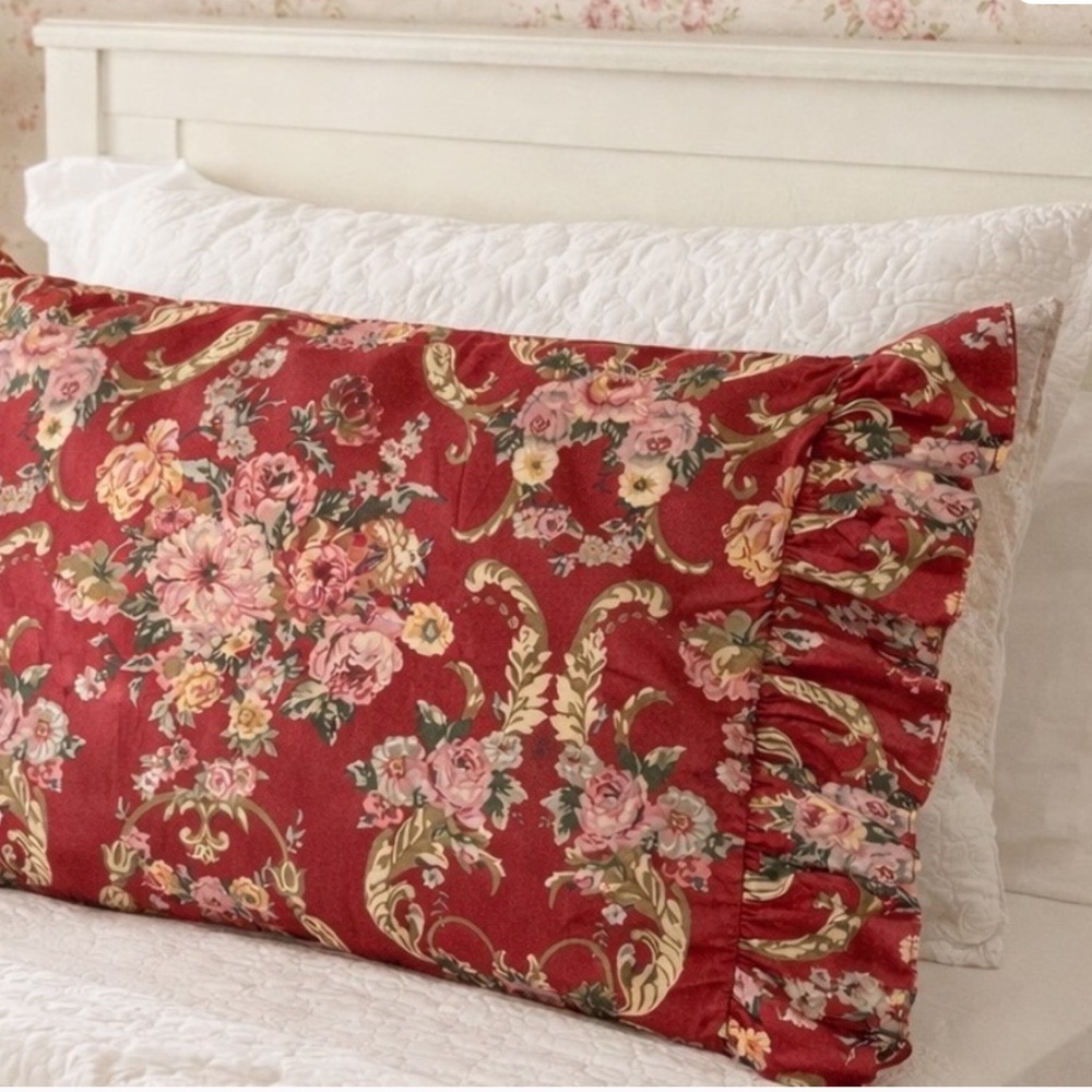 Ralph Lauren Vintage Marseilles 2 piece Red Ruffle Floral King Size Pillow cases